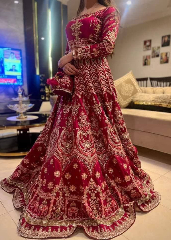 Sultana By MNR available for Bridal Dress Rent in Pakistan